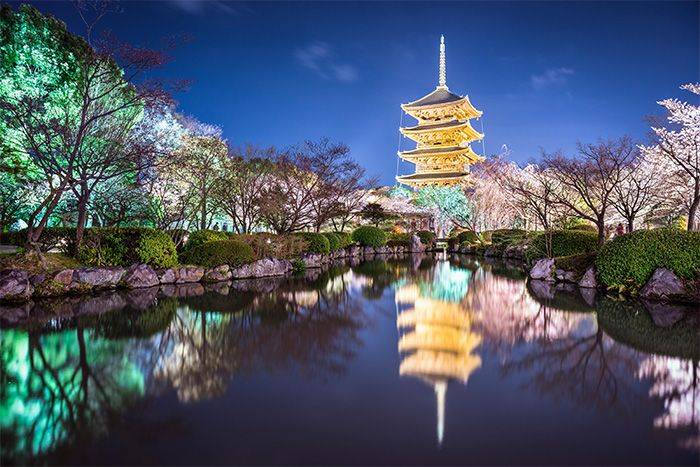 山東濟南夜景照明工程,樓體樓宇亮化工程,LED發(fā)光標(biāo)識工程,夜景景觀照明工程,夜景泛光照明,LED照明,LED發(fā)光字工程,亮化工程,LED外露發(fā)光字